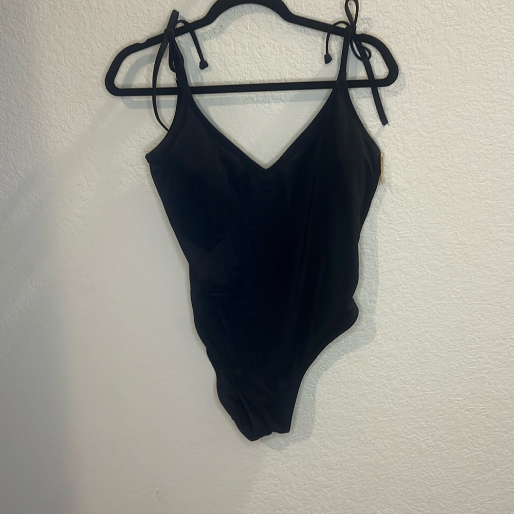 Victoria’s Secret Swimsuit black women large NWT adjustable shoulders curve back